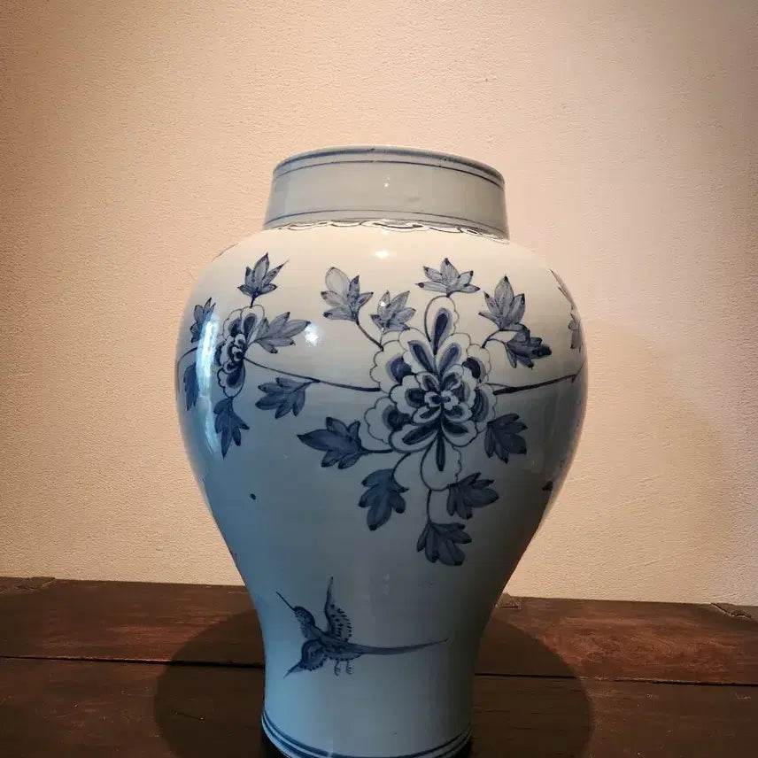 [BUNJANG] Joseon Dynasty Inspired Celadon Vase with Peony Motif / 조선백자 매병의 기품, 모란문 청화백자 (재현작품)
