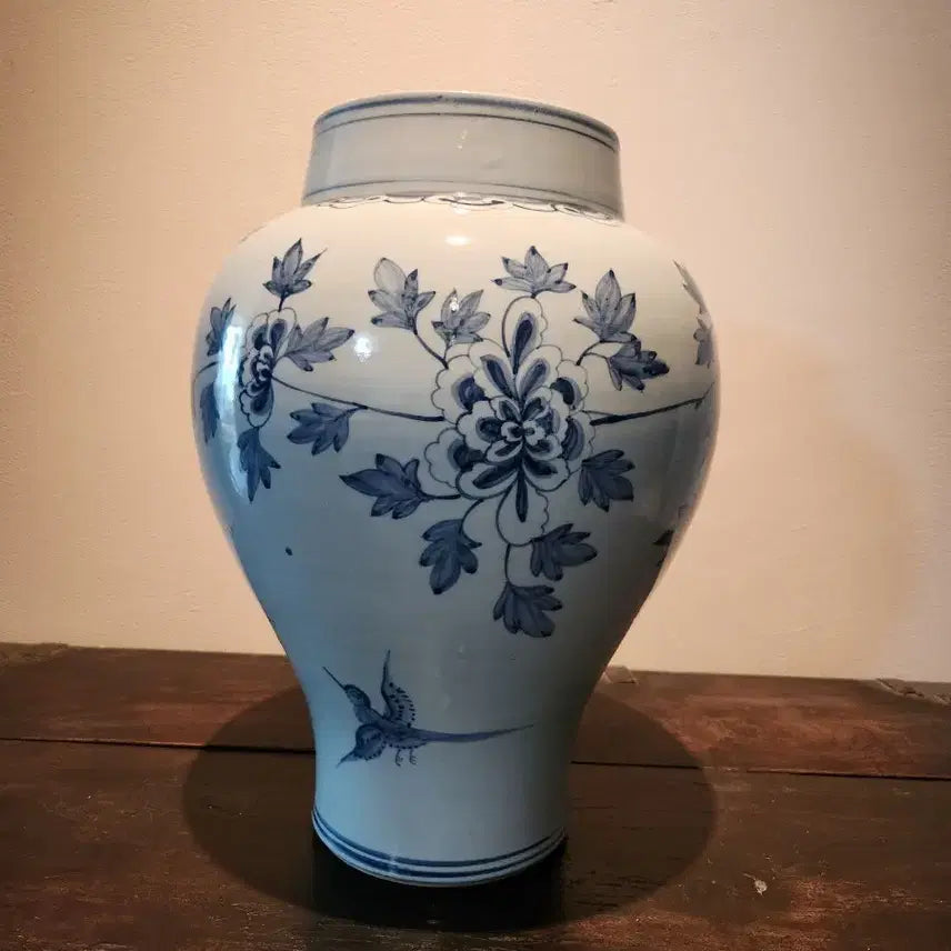 [BUNJANG] Joseon Dynasty Inspired Celadon Vase with Peony Motif / 조선백자 매병의 기품, 모란문 청화백자 (재현작품)
