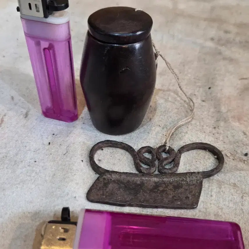[BUNJANG] Joseon Dynasty Portable Cast Iron Fire Starter and Tinder Box / 조선시대 휴대용 무쇠 부싯돌과 불씨통