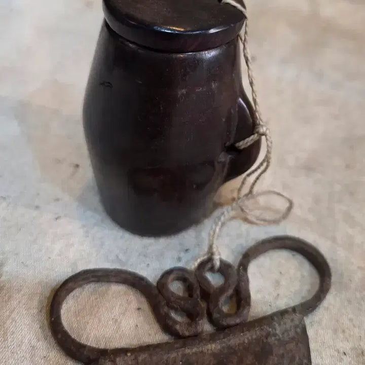 [BUNJANG] Joseon Dynasty Portable Cast Iron Fire Starter and Tinder Box / 조선시대 휴대용 무쇠 부싯돌과 불씨통