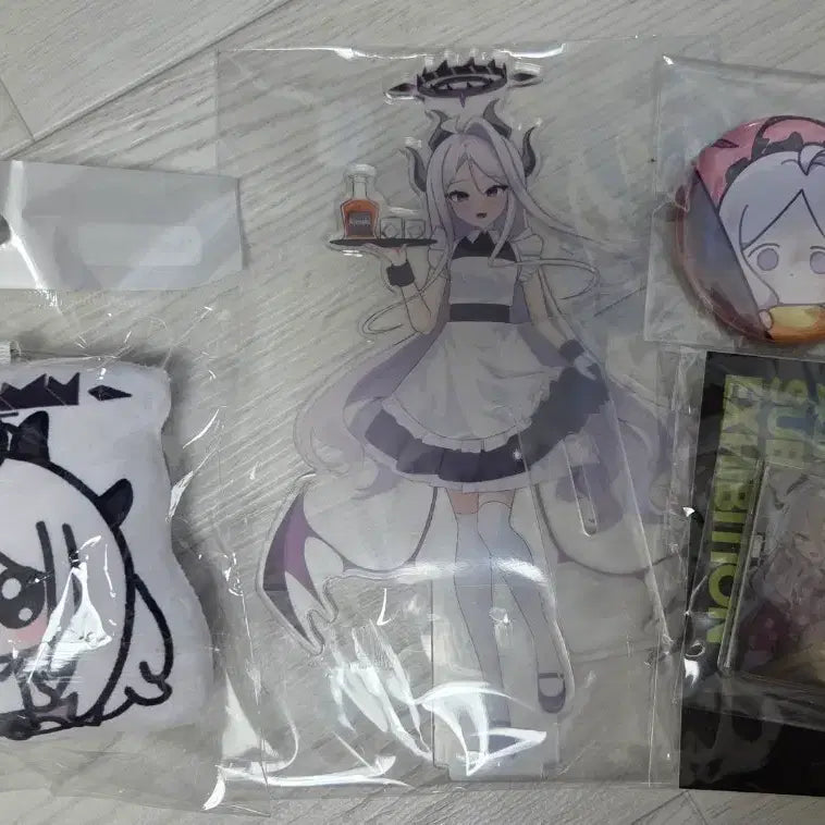 [BUNJANG] Blue Archive Hina Unofficial Goods Acrylic Stand Keychain / 블루아카이브 히나 비공식 굿즈 아크릴 스탠드 키링