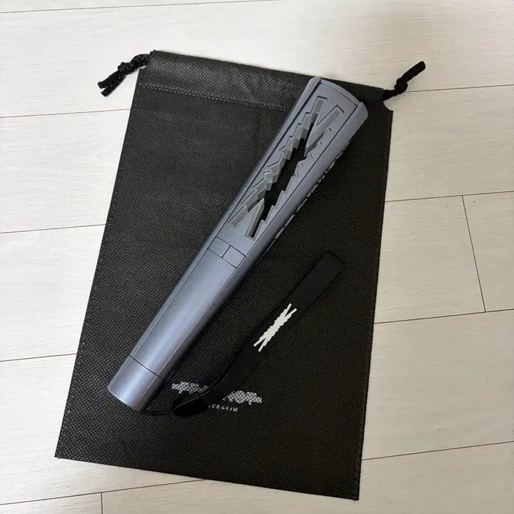 [BUNJANG] LE SSERAFIM Lightstick with Pouch / 르세라핌 응원봉