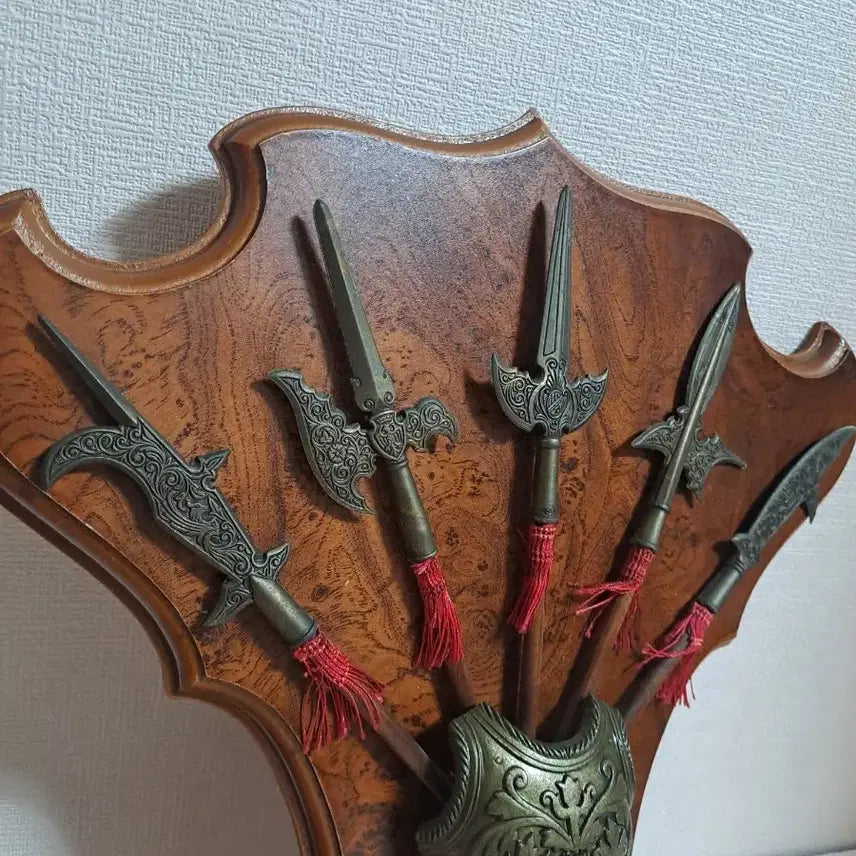[BUNJANG] Spanish Medieval Knight Halberd and Breastplate Wall Decor / 스페인 [ 중세기사 ] 벽장식품 앤틱 인테리어 소품