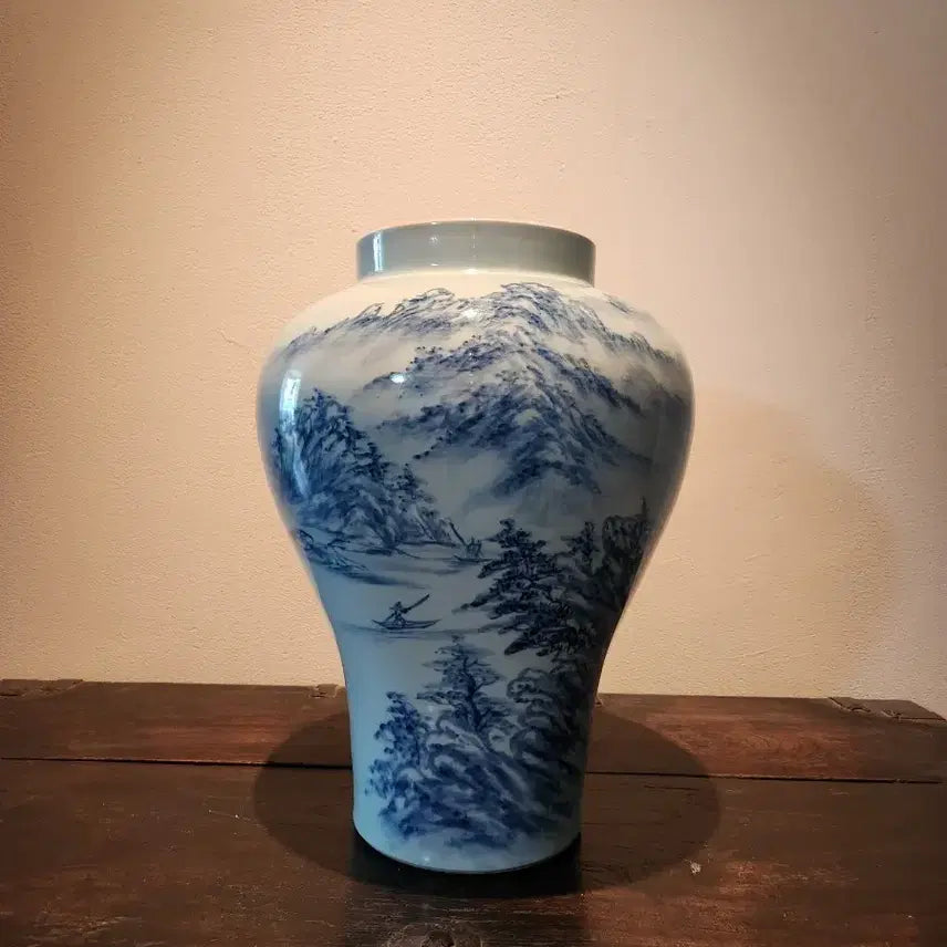 [BUNJANG] White Porcelain Blue and White Landscape Vase / 고풍스러운 산수화가 돋보이는 백자청화산수문대호