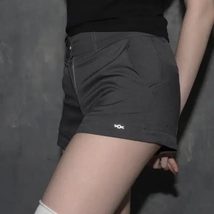 [BUNJANG] Magoren Seoul Tailored Mini Shorts Charcoal / 매고렌 서울 메탈 트라이클립스 테일러드 미니 쇼츠 챠콜 반바지 무신사