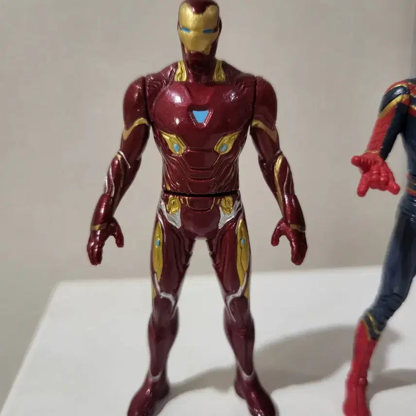 [BUNJANG] MetaColle Avengers Iron Man &amp; Spider-Man Alloy Figure Bundle / 메타코레 합금 어벤져스 아이언맨, 스파이더맨 피규어 일괄만원