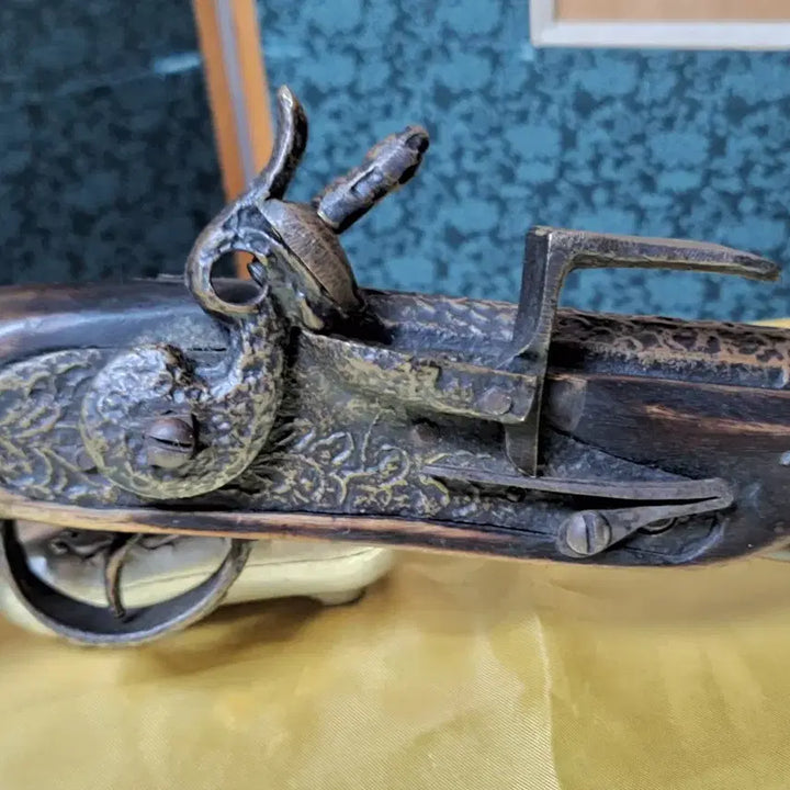 [BUNJANG] Vintage European "One-Eyed Captain" Pistol / 빈티지 유럽 애꾸눈선장 권총