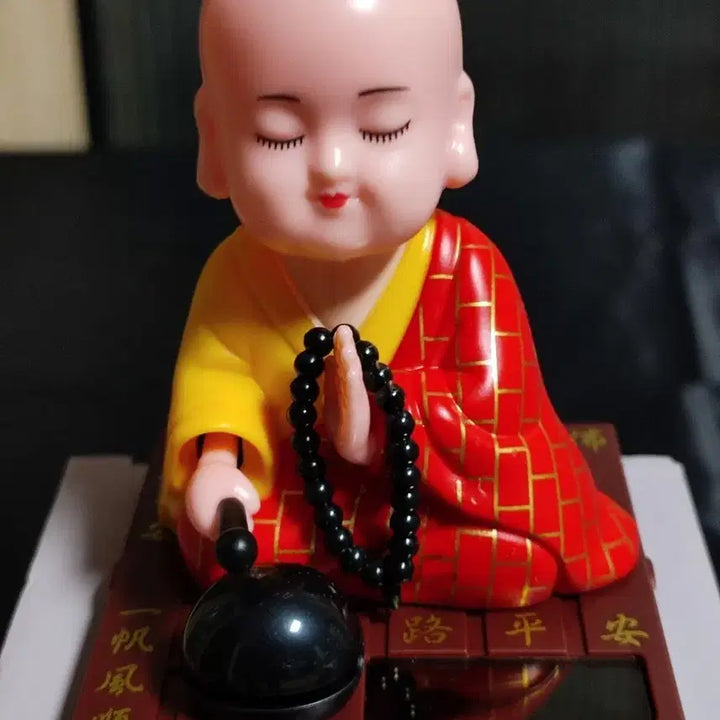 [BUNJANG] Solar-Powered Monk Doll with Striking Wooden Block - Unused Interior Ornament / 태양광 목탁 두드리는 동자스님 인형 장식품 미사용