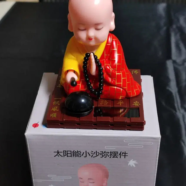 [BUNJANG] Solar-Powered Monk Doll with Striking Wooden Block - Unused Interior Ornament / 태양광 목탁 두드리는 동자스님 인형 장식품 미사용