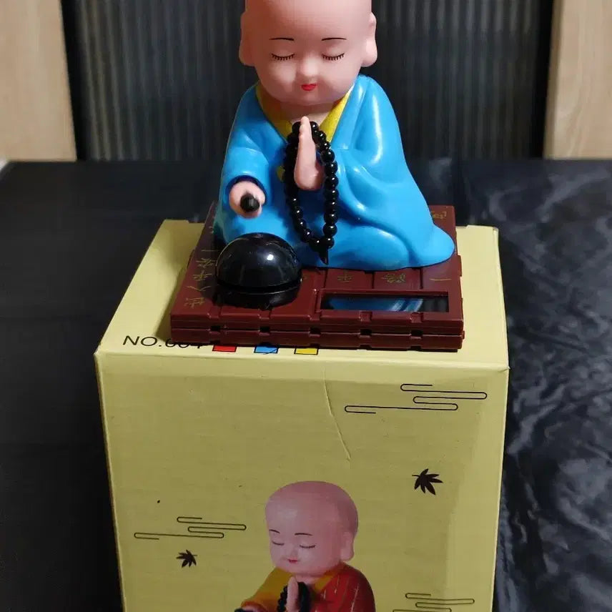 [BUNJANG] Solar Powered Monk Boy Striking Wooden Fish / 태양광 목탁두리는 동자스님 미사용