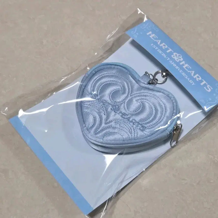 [BUNJANG] Hats de Hats 1st Anniversary Heart Keyring Pouch / 하츠투하츠 1주년 기념 하트 키링 파우치 하투하