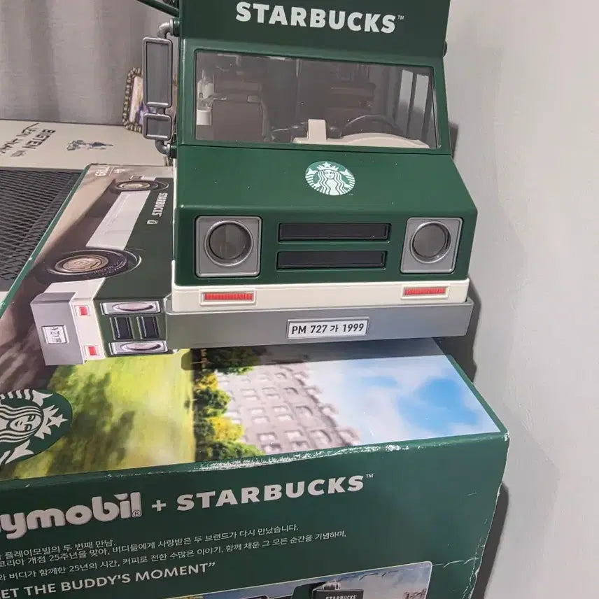 [BUNJANG] Starbucks Playmobil Truck Set with 4 Figures / 스타벅스 플레이모빌 트럭 +피규어 4개