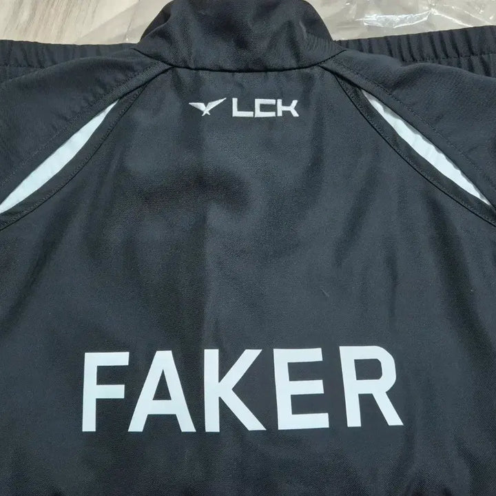 [BUNJANG] T1 Faker Signed 2026 Uniform Jacket (Size S) / 2026 T1 티원 유니폼 자켓 페이커 faker 마킹 s 사이즈 판매