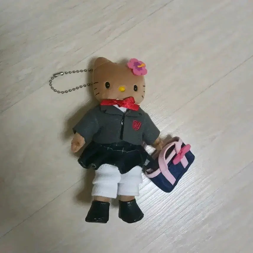 [BUNJANG] Hello Kitty Tanning Dress Up Kitty Apple Cafe Figure / 태닝키티 교복 드업키 드레스업키티 헬로키티 애플카페