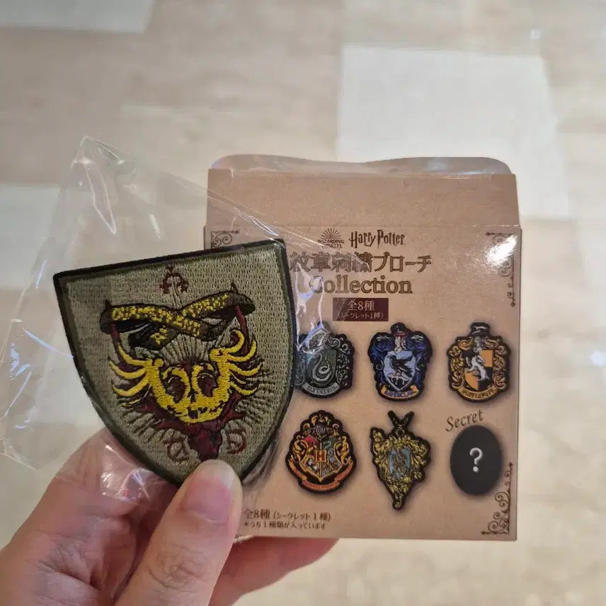 [BUNJANG] Harry Potter Durmstrang Embroidered Brooch / 해리포터 자수 브로치 덤스트랭