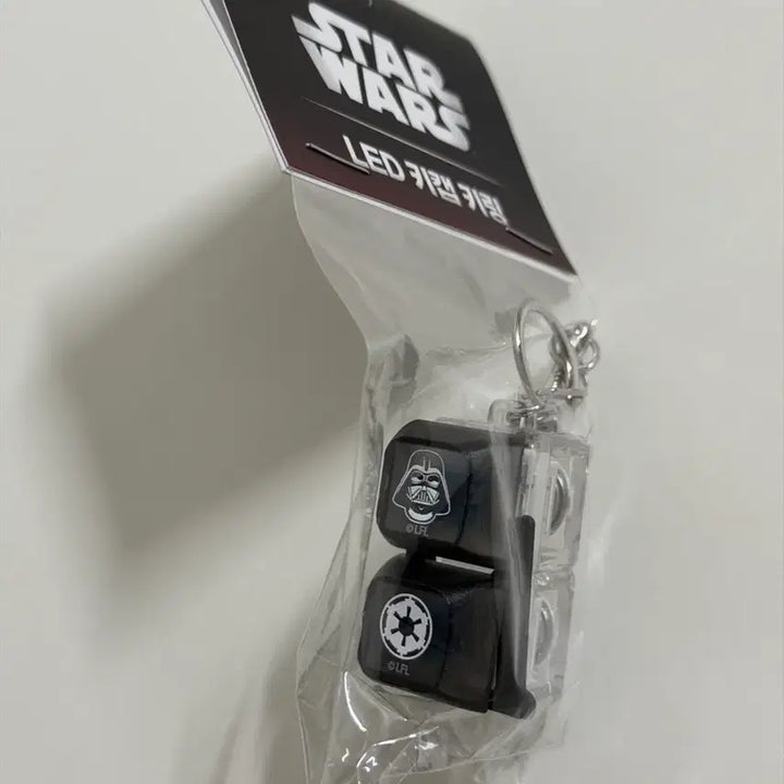 [BUNJANG] Star Wars LED Keyring - Darth Vader, Stormtrooper, Mandalorian &amp; Grogu / 스타워즈 LED 키캡 키링 다스베이더 스톰트루퍼 만달로리안과 그로구 팝업