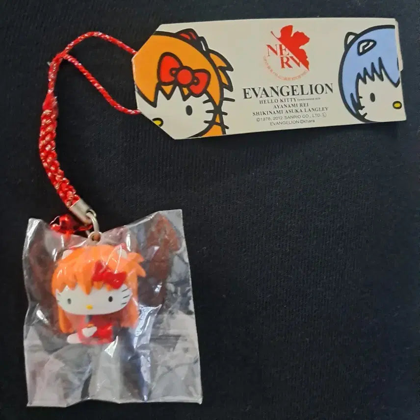 [BUNJANG] Evangelion x Hello Kitty Asuka Strap (New) / 고전 에반게리온 헬로키티 아스카 스트랩 새상품
