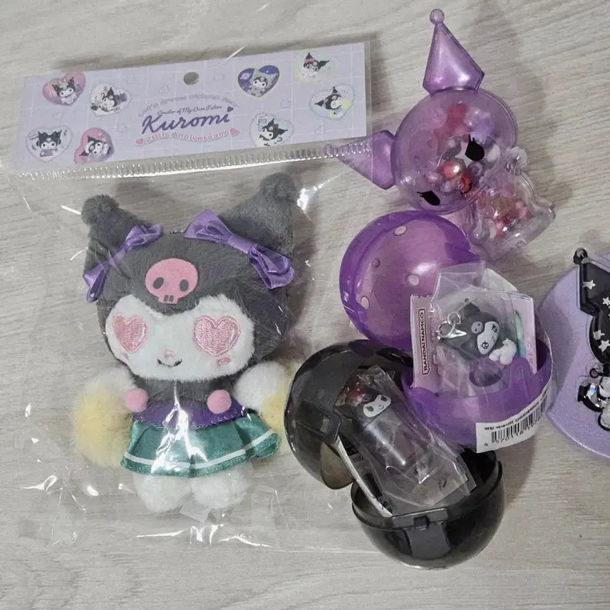 [BUNJANG] Kuromi Gacha Soda Doll Shaker Bundle Set / 일괄)쿠로미 가챠 메지루시 소다 인형 쉐이커