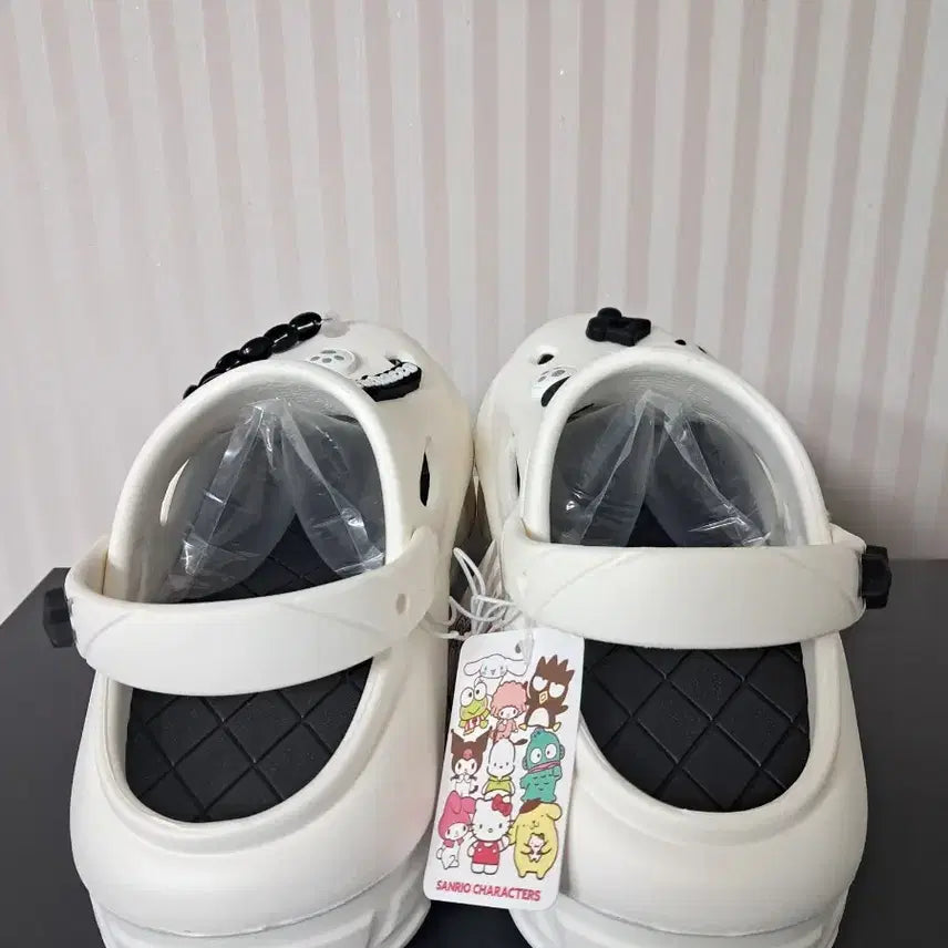 [BUNJANG] Sanrio Pochacco Platform Crocs-style Sandals White / 산리오 포차코 통굽 크록스st 슬리퍼 화이트 샌들 230,240 새상품