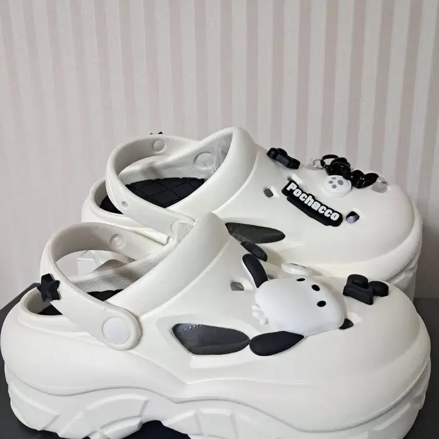 [BUNJANG] Sanrio Pochacco Platform Crocs-style Sandals White / 산리오 포차코 통굽 크록스st 슬리퍼 화이트 샌들 230,240 새상품