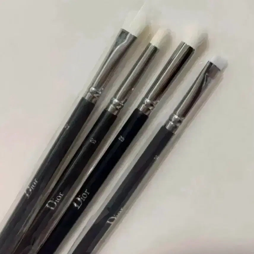 [BUNJANG] Dior Eyeliner Brush 24 New / 정가8만)디올 아이라이너브러쉬 24 새제품