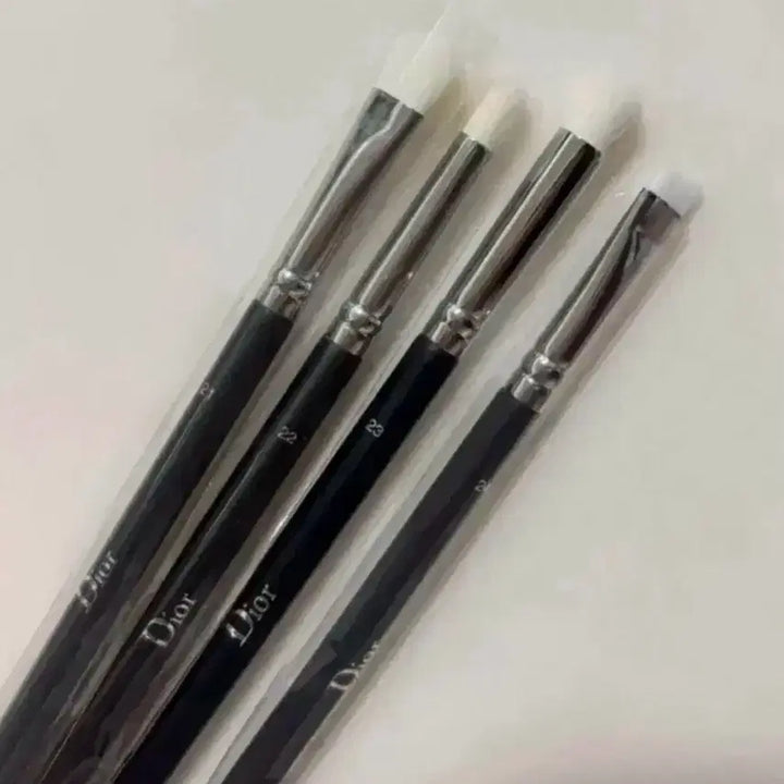 [BUNJANG] Dior Eyeliner Brush 24 New / 정가8만)디올 아이라이너브러쉬 24 새제품