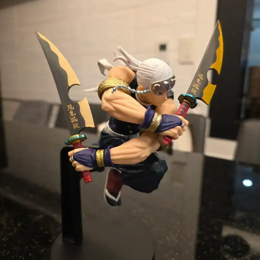 [BUNJANG] Demon Slayer Tengen Uzui Figure / 귀멸의 칼날 우즈이 텐겐 피규어
