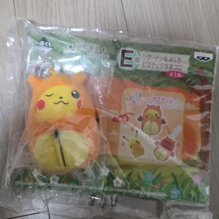 [BUNJANG] Pokémon Ichiban Kuji Pikachu &amp; Charizard Sleeping Bag Plush Keychain Set / 포켓몬스터 쿠지 피카츄 리자몽 잠옷  네부쿠로 인형 키링