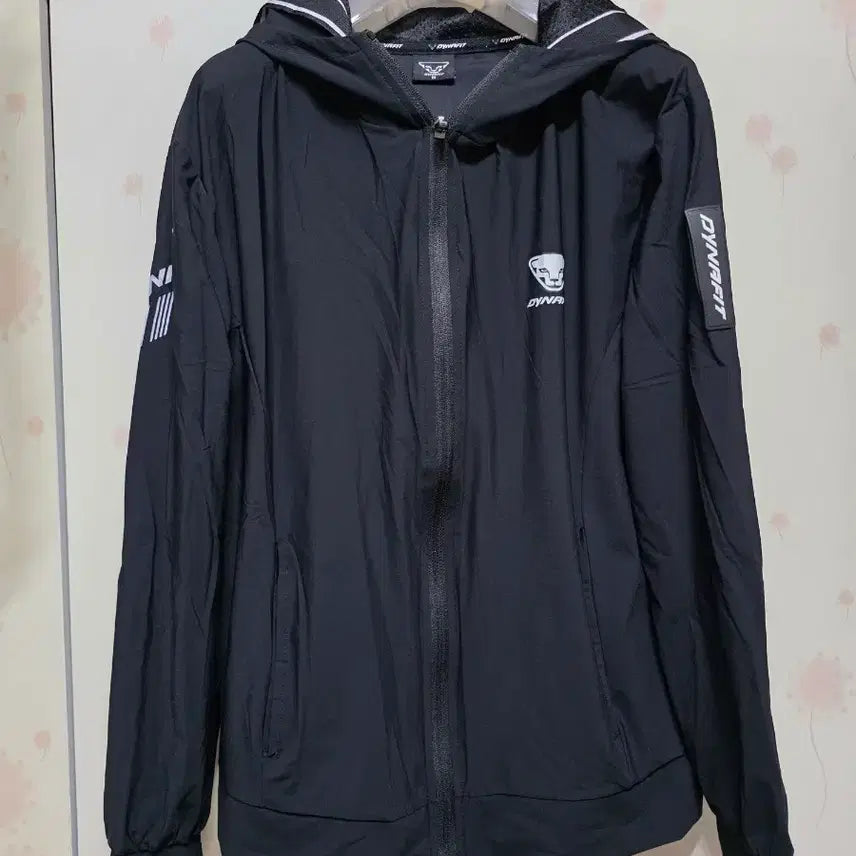 [BUNJANG] Dynafit Black Hooded Windbreaker Jacket / 다이나핏 블랙 후드 바람막이 자켓