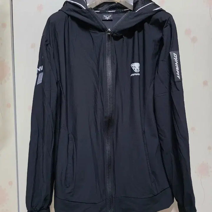 [BUNJANG] Dynafit Black Hooded Windbreaker Jacket / 다이나핏 블랙 후드 바람막이 자켓