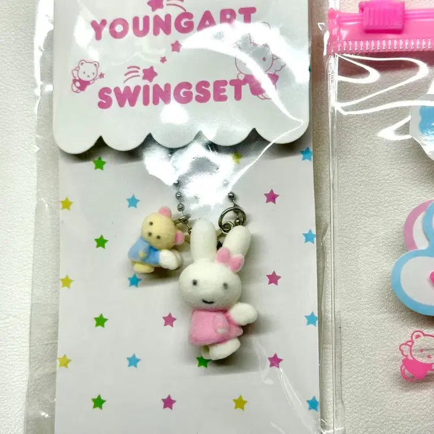 [BUNJANG] Swing Set Young Art Floppy Keychain &amp; Piece Sticker Bundle Set / 일괄) 스윙셋 영아트 플로키키링 영아트조각스티커