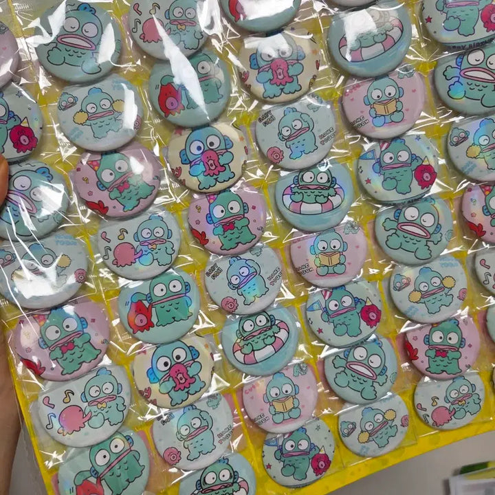 [SOLD OUT] 한교동 뱃지(3개) 홀로그램 뱃지 한교동굿즈 산리오뱃지 고전문구