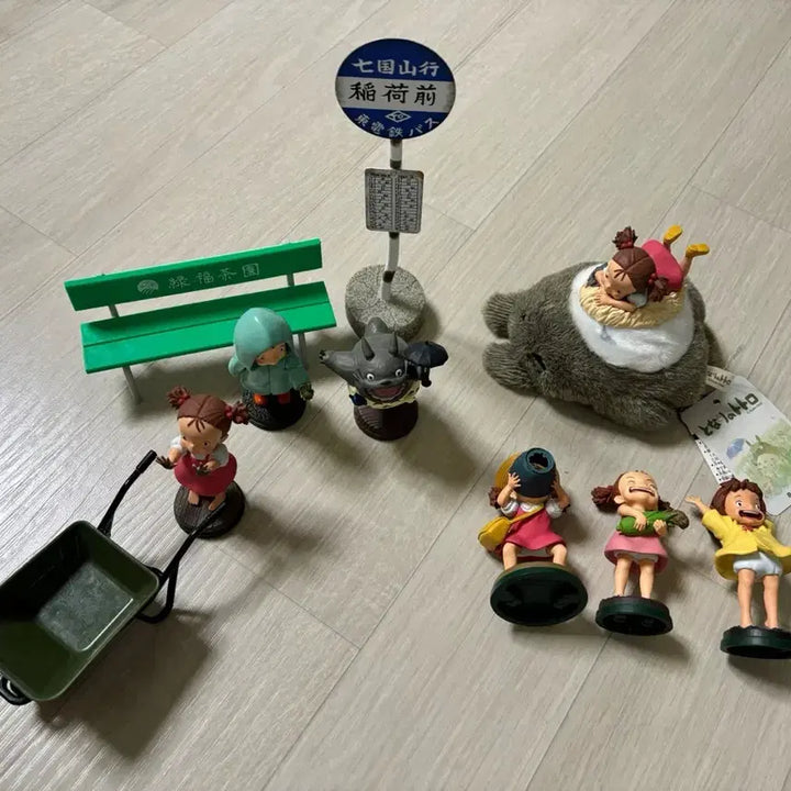 [BUNJANG] Studio Ghibli My Neighbor Totoro Mei &amp; Bus Stop Diorama Set / 지브리 메이피규어 토토로 버스정류장
