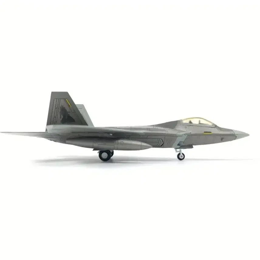 [BUNJANG] F-22 Raptor Fighter Jet Model (Die-cast Metal) 1/100 Scale / (금속) F-22 랩터 전투기 모형(피규어) 팝니다.