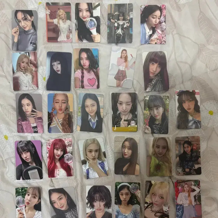 [BUNJANG] STAYC Album Bundle Set (Photocards, Posters Excluded) / 스테이씨 개봉앨범, 포카 일괄 판매