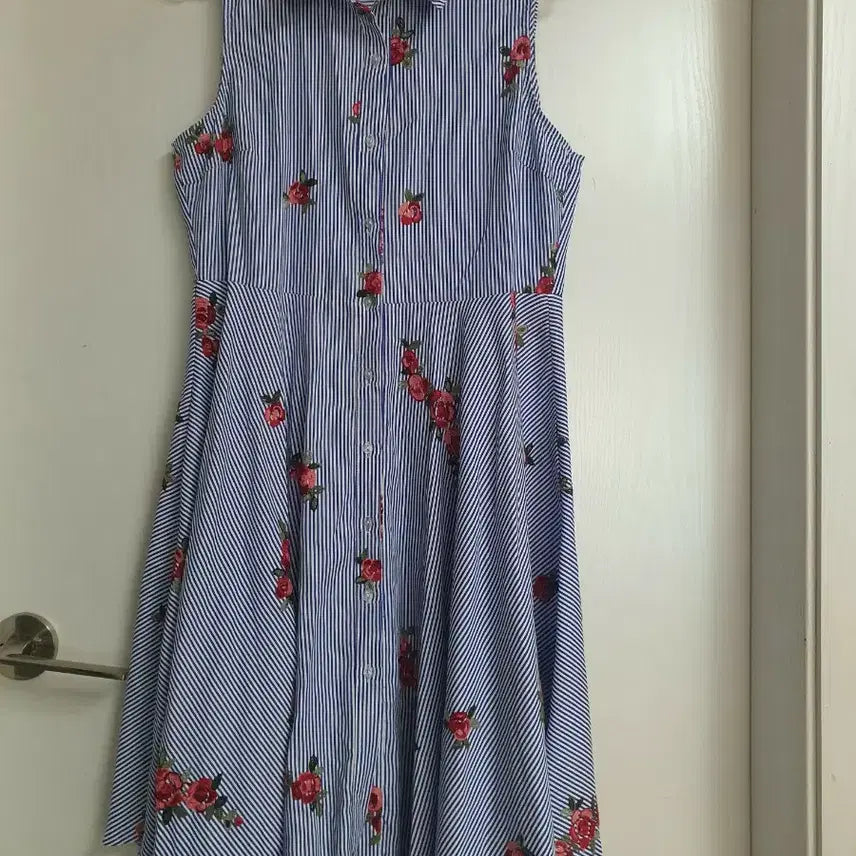 [BUNJANG] MissValley Blue Stripe Rose Pattern Sleeveless A-Line Dress / missValley 원피스