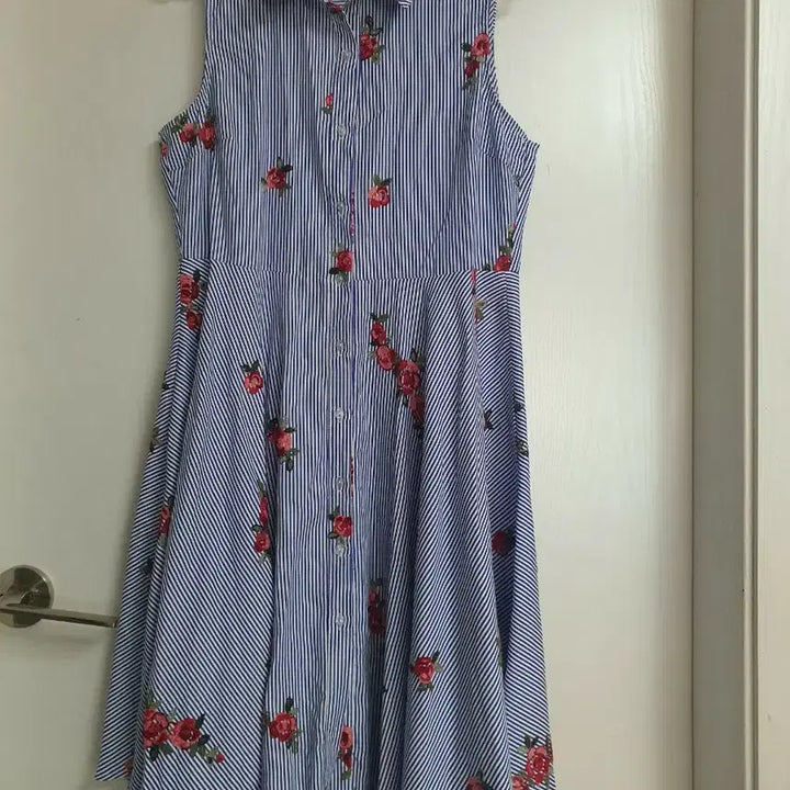 [BUNJANG] MissValley Blue Stripe Rose Pattern Sleeveless A-Line Dress / missValley 원피스