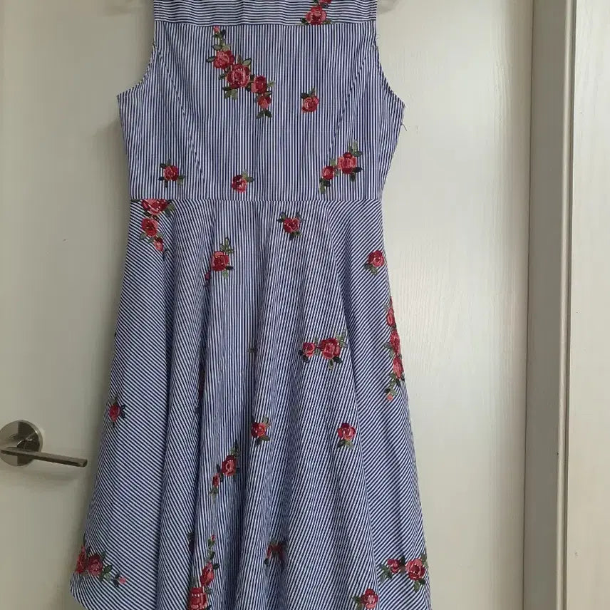 [BUNJANG] MissValley Blue Stripe Rose Pattern Sleeveless A-Line Dress / missValley 원피스