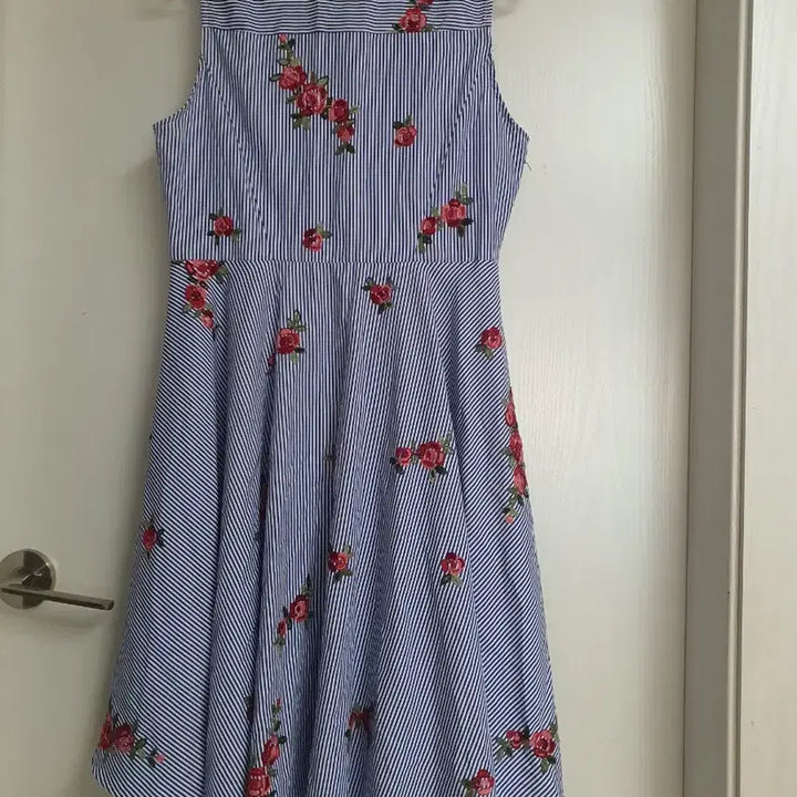 [BUNJANG] MissValley Blue Stripe Rose Pattern Sleeveless A-Line Dress / missValley 원피스