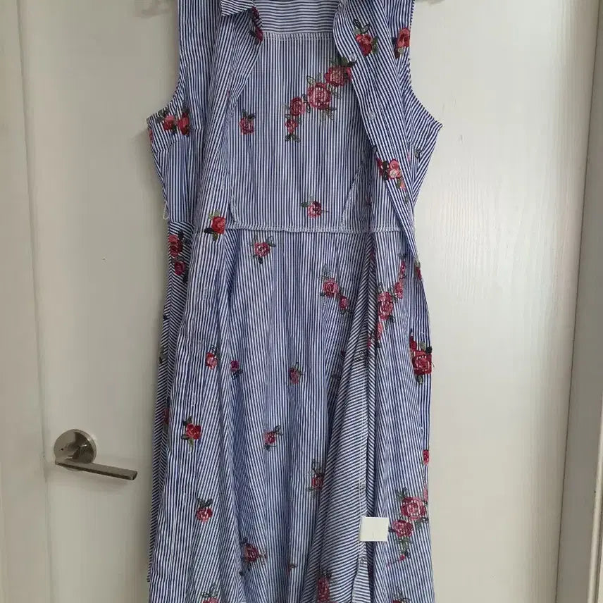 [BUNJANG] MissValley Blue Stripe Rose Pattern Sleeveless A-Line Dress / missValley 원피스