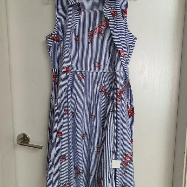 [BUNJANG] MissValley Blue Stripe Rose Pattern Sleeveless A-Line Dress / missValley 원피스