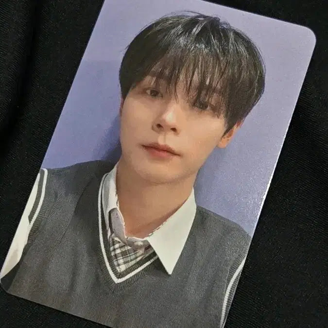 [BUNJANG] LUCY Yechan Face-to-Face Fan Sign Event Photocard (School Uniform Ver.) / 루시 신예찬 대면 당첨자용 포카 교복 ver.