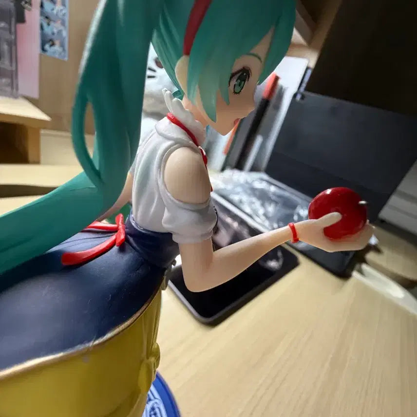 [BUNJANG] Wonderland Hatsune Miku Snow White Figure / 원더랜드 하츠네 미쿠 백설공주 피규어