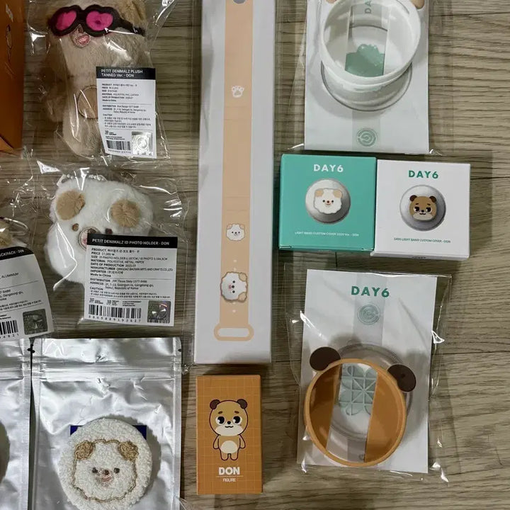 [BUNJANG] Day6 Young K Custom Bundle Set (Including Dannimals, Petit Mals, Keyrings, Badges, and more) / (원가 이하) 데이식스 도운 굿즈 세트 md 데니멀즈 키링 쁘멀 커스텀