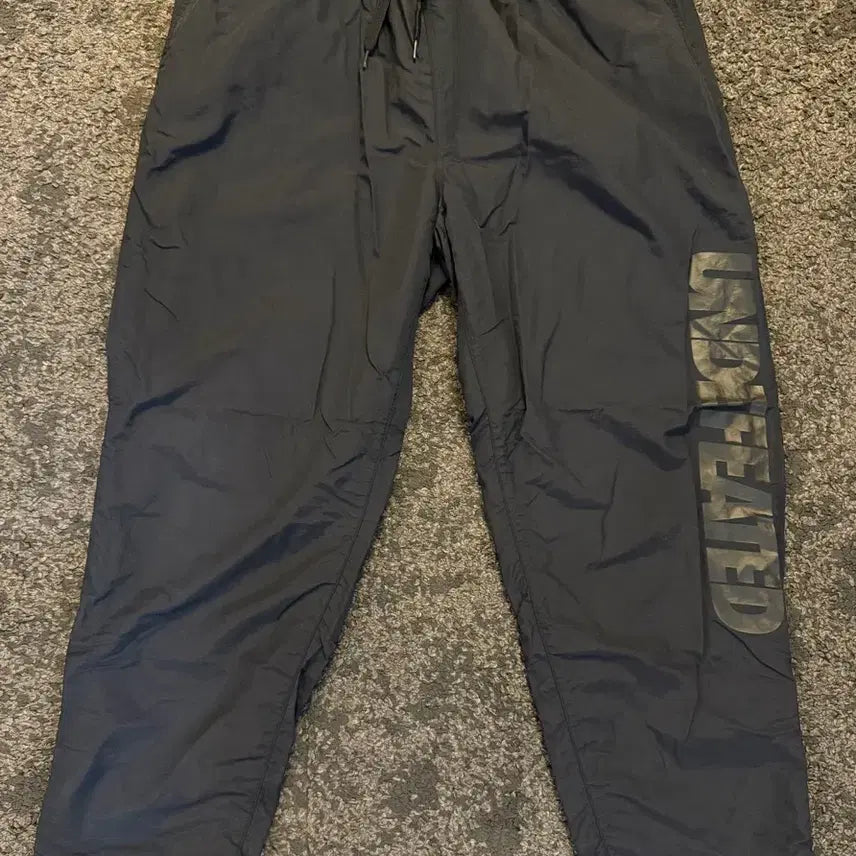 [BUNJANG] Champion x Undefeated Collaboration Nylon Track Pants Black / [XL] 챔피온 x 언디핏 콜라보 나일론 트랙 팬츠 블랙