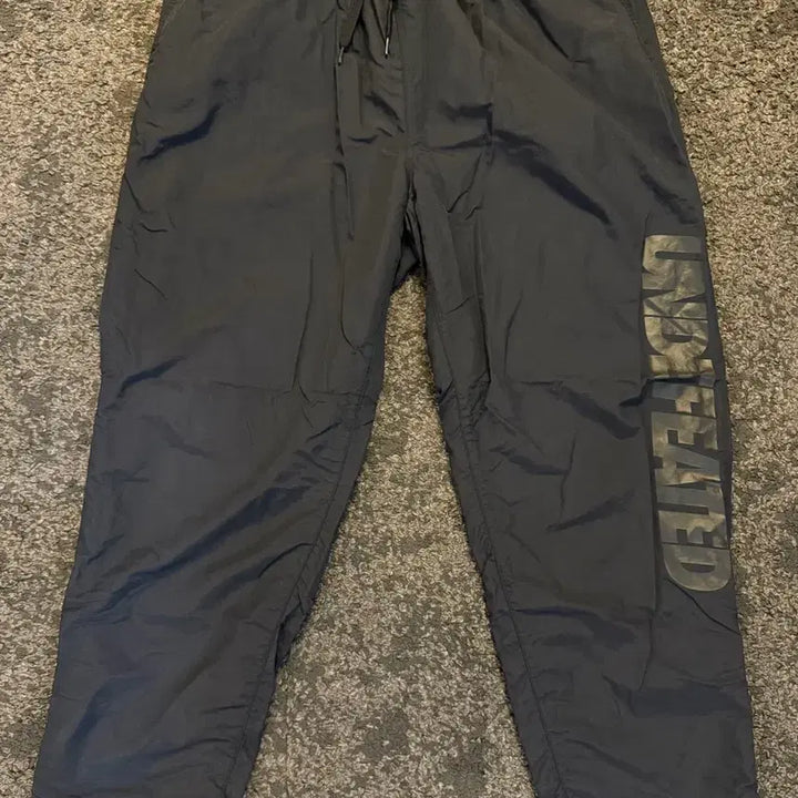 [BUNJANG] Champion x Undefeated Collaboration Nylon Track Pants Black / [XL] 챔피온 x 언디핏 콜라보 나일론 트랙 팬츠 블랙