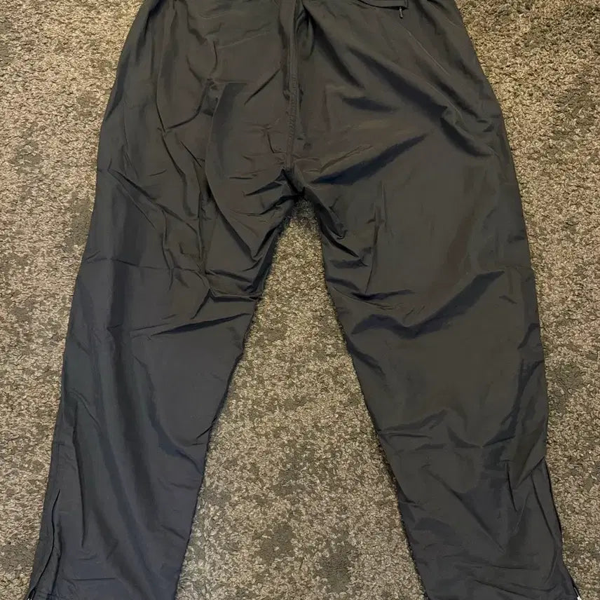 [BUNJANG] Champion x Undefeated Collaboration Nylon Track Pants Black / [XL] 챔피온 x 언디핏 콜라보 나일론 트랙 팬츠 블랙