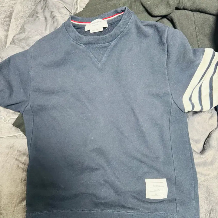 [BUNJANG] Thom Browne 26SS 4-Bar Classic Loopback Sweatshirt Navy / 톰브라운 26SS 4선완장 맨투맨 네이비 클래식 루프백 4-바 스웨트셔츠