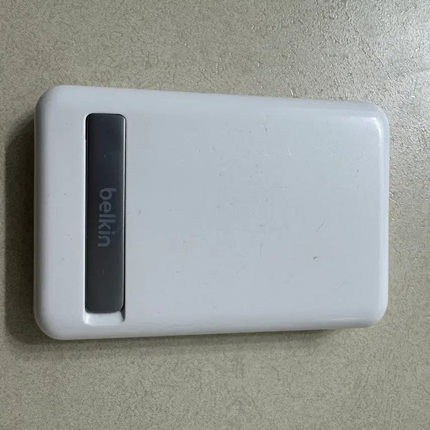 [BUNJANG] Belkin 5000mAh Wireless Charging Pad White / Belkin 벨킨 무선 충전 패드 화이트 5000mAh