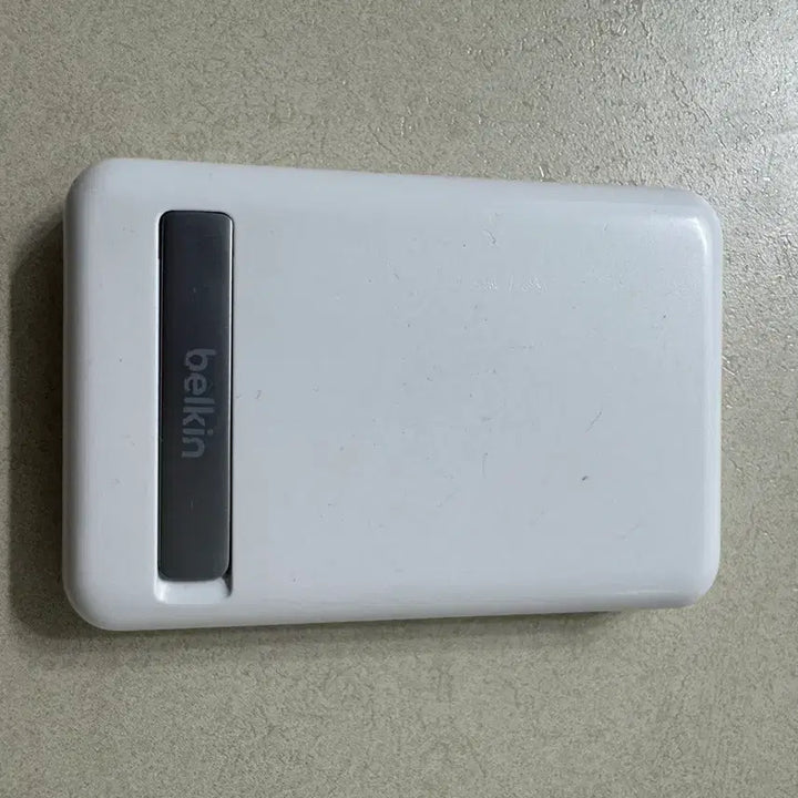 [BUNJANG] Belkin 5000mAh Wireless Charging Pad White / Belkin 벨킨 무선 충전 패드 화이트 5000mAh